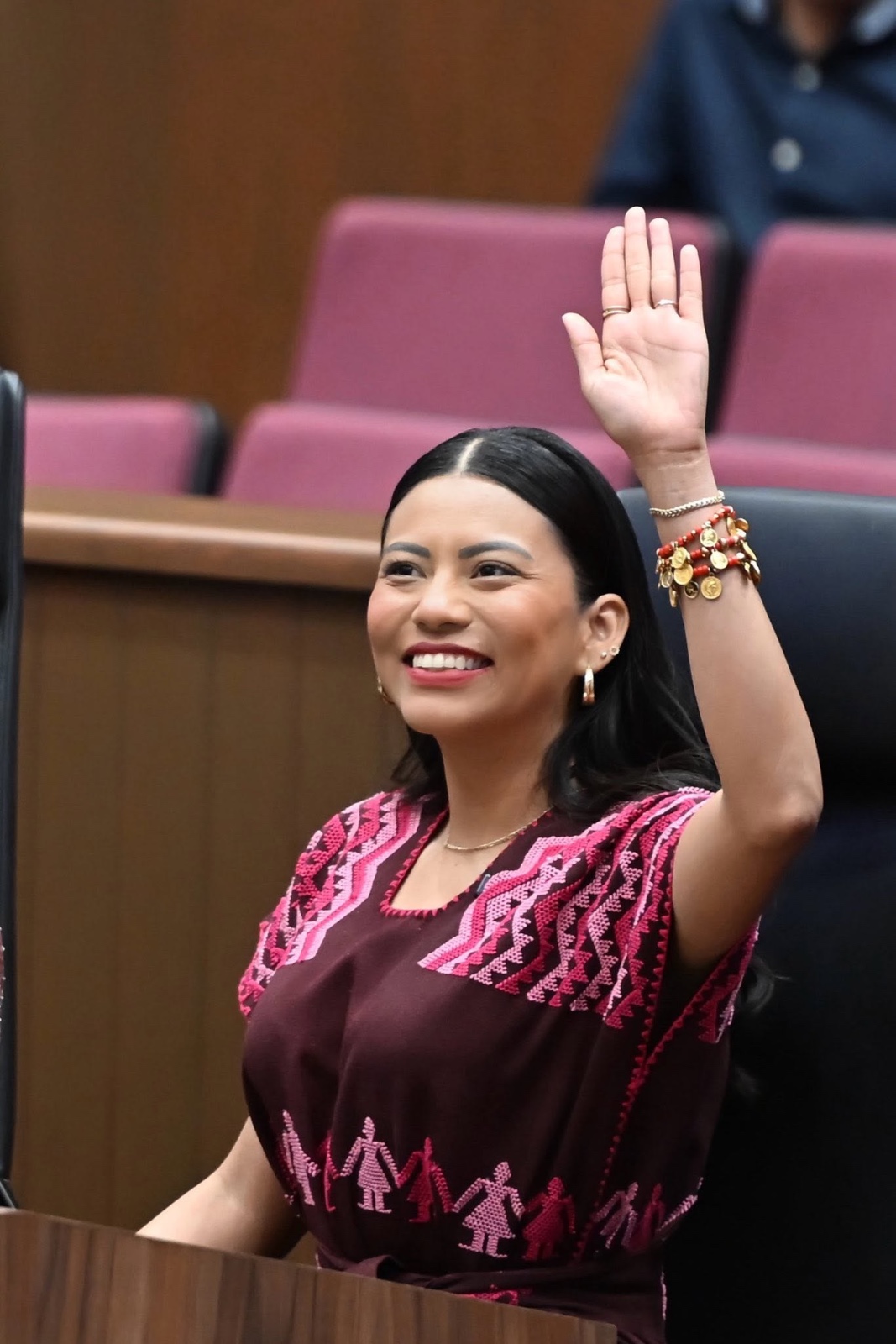 Clarissa Bornios — una voz joven que encuentra en sus raíces la fuerza para servir